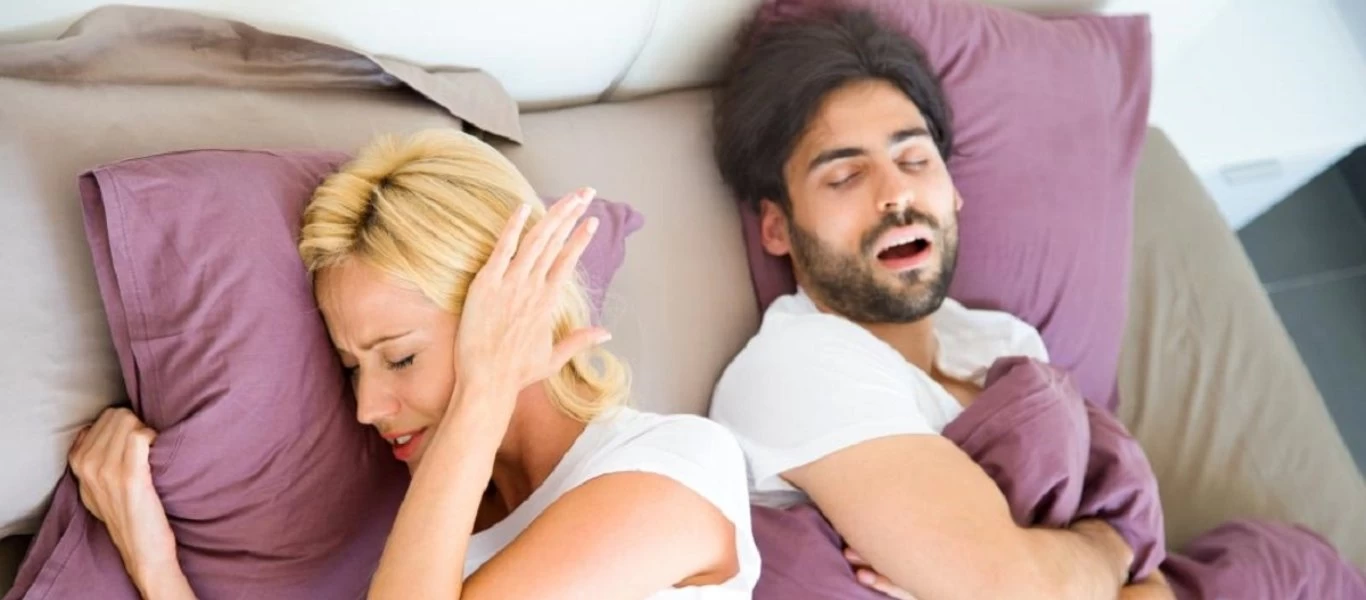 Ροχαλίζει ο σύντροφός σας; - Δείτε τα προβλήματα υγείας που ίσως σας προκαλέσει